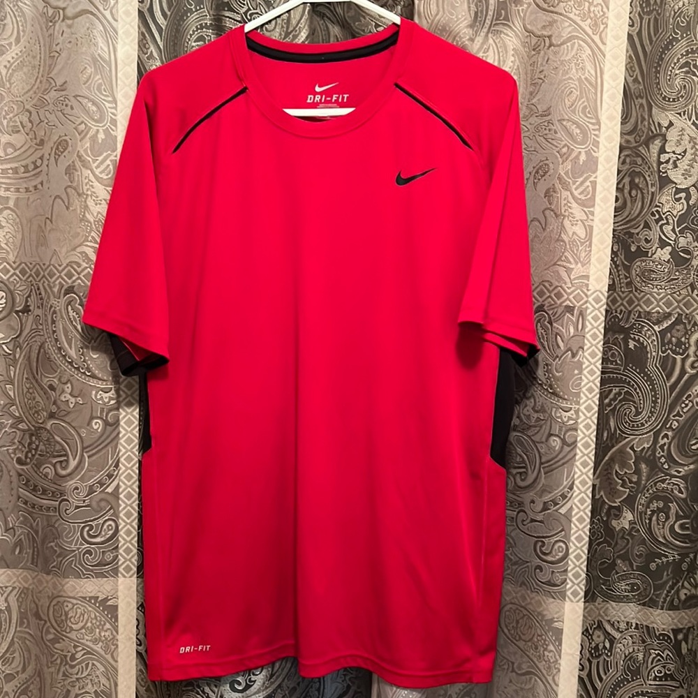 Mens (L) Nike Dry Fit T-shirt